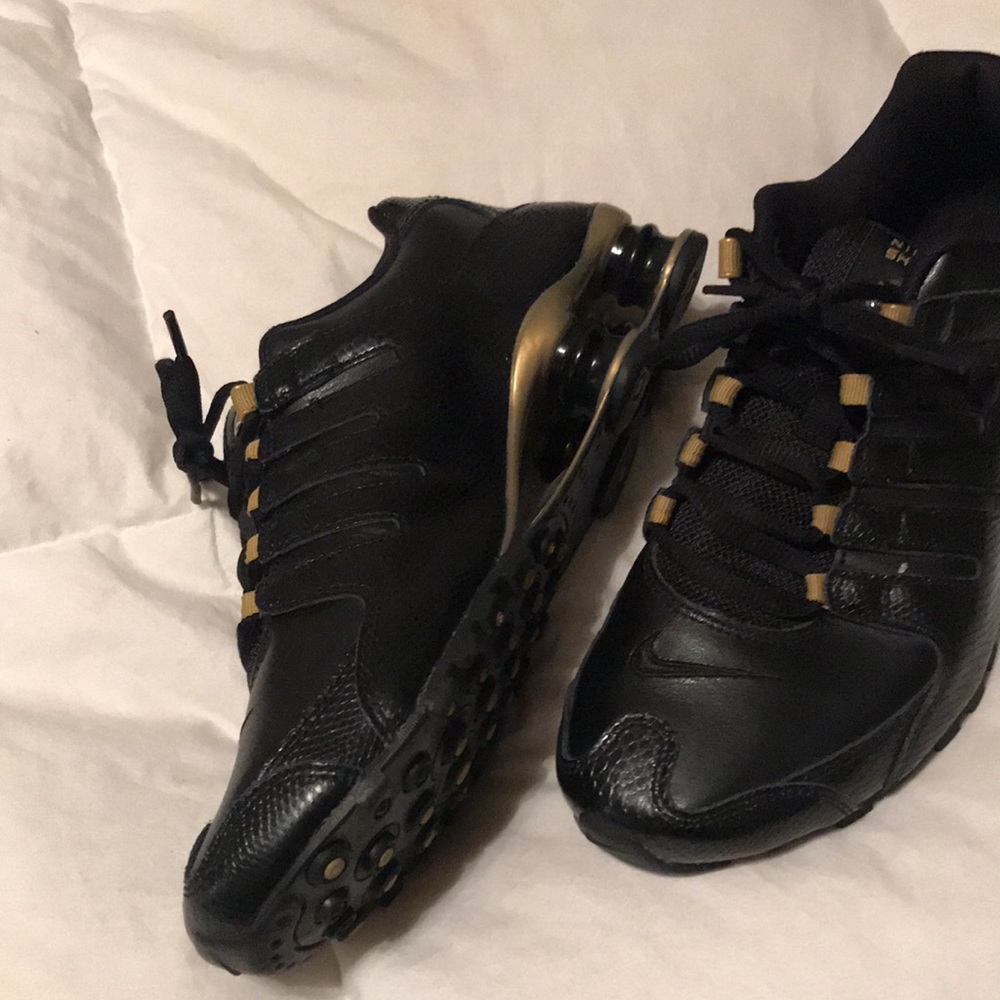 Nike Shox size 9 Excellent condition.
